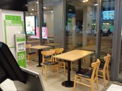 用餐区-老乡鸡(武汉中南梅苑小区地铁站店)