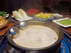 -大匠工房古船木艺术餐厅·猪肚鸡专门店(长白仙岛店)