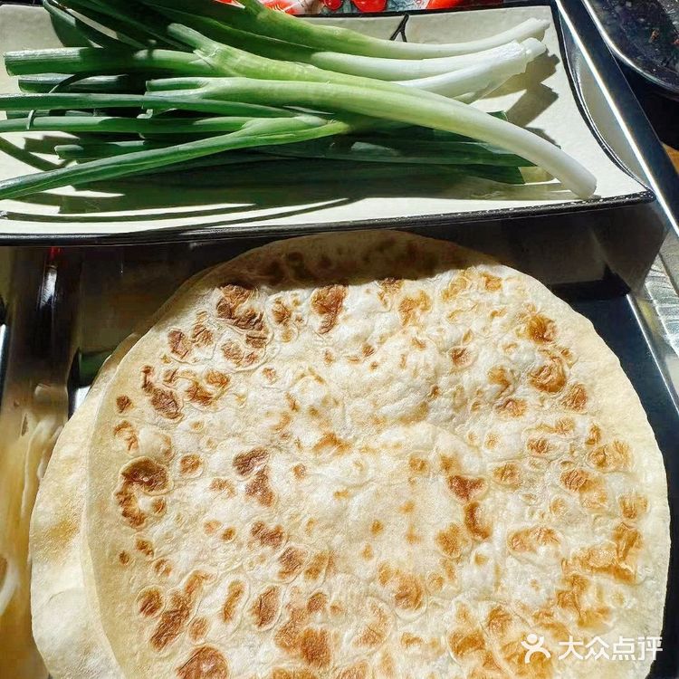 开开心心吃户外烧烤涮肉 