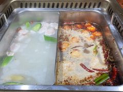-东巴婆婆云南鱼豆花火锅(大东门店)