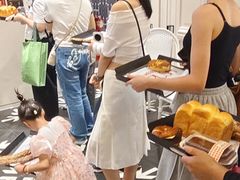 -HOT CRUSH趁热集合·现烤面包(环球港店)