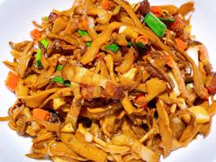 笋干焖腊肉-辣得叫湘菜(四明店)