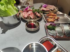 -围炉肉舍•炭烤活鳗•丹东海鲜烤肉(步行街店)