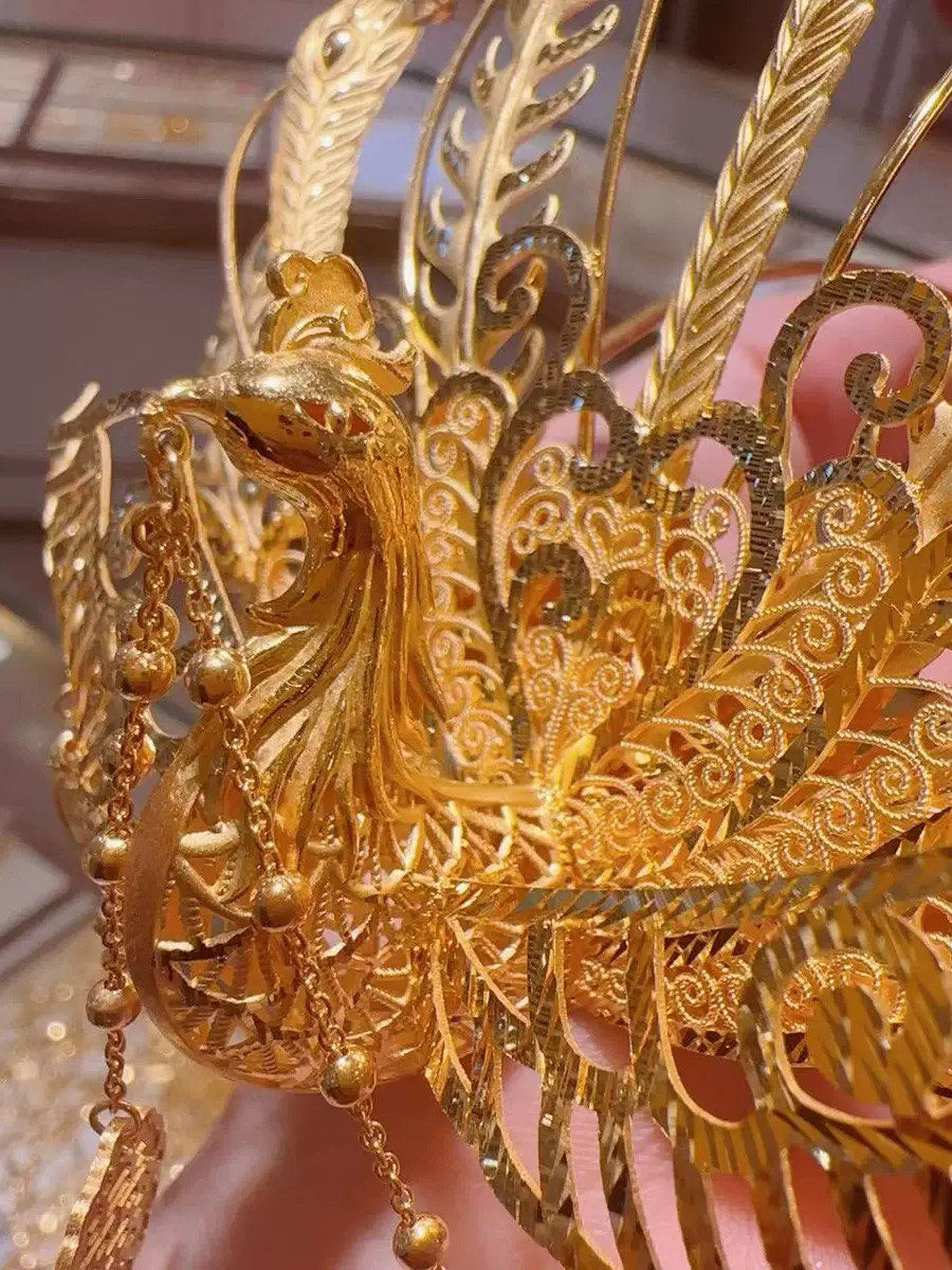 周大福这个金子做的凤冠也太漂亮了吧