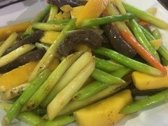 泰式芒果芥兰炒牛柳-摩登有记·新派泰国菜(银钻广场店)