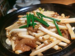 -帅巴人舅母子腊蹄民俗村