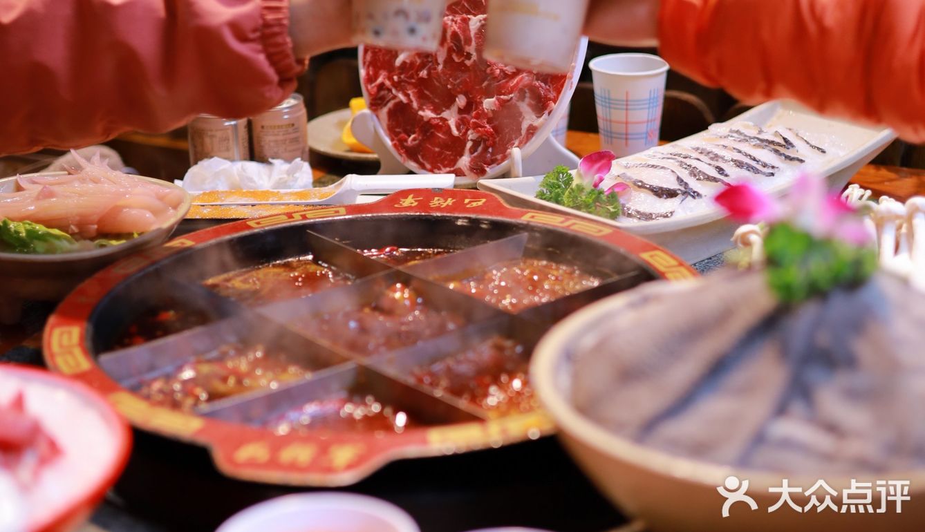 多少次去重庆解放碑，就是为了麻辣重庆老火锅  