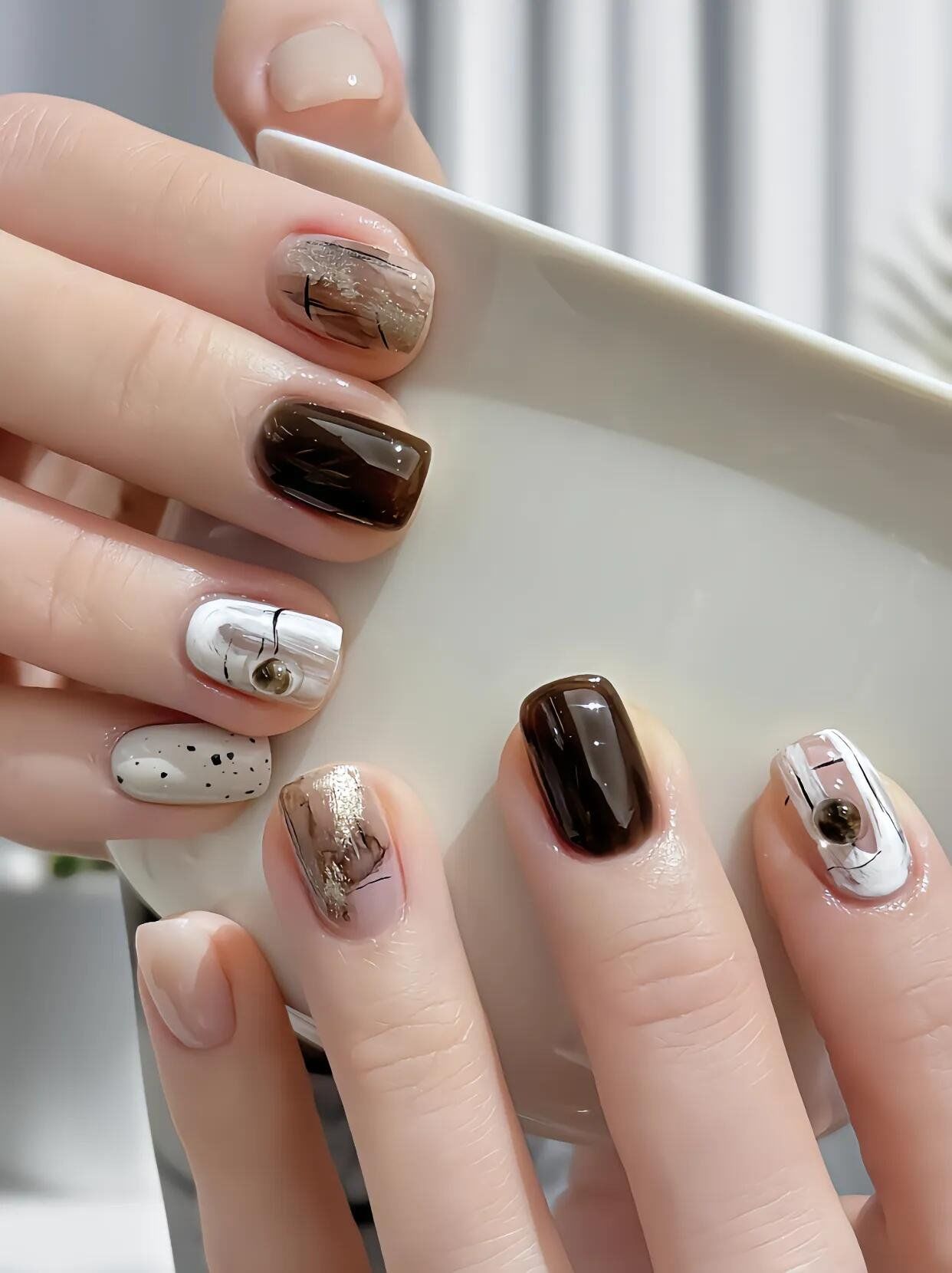 秋冬显白百搭色系美甲