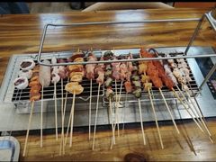 -哈尔滨小酒馆·鲜肉现穿自助烧烤(康新花园店)