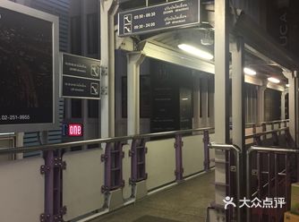 是高低错落并且相互开放的，这样做有利于空气流动