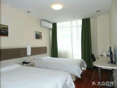 -莫泰酒店(上海虹桥北新泾地铁站天山路店)