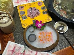 -景明轩•养生酸汤鱼火锅 云贵鲜菌 现舂野果酸汤(王寨小区店)