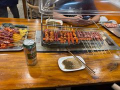 -哈尔滨小酒馆·鲜肉现穿自助烧烤(康新花园店)
