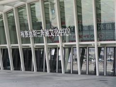 1楼西门入口处-梅赛德斯-奔驰文化中心商业区域(世博大道店)
