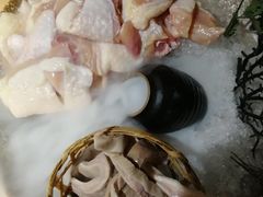 -洪氏嗨捞·广东猪肚鸡·椰子鸡火锅(西咸万象城店)