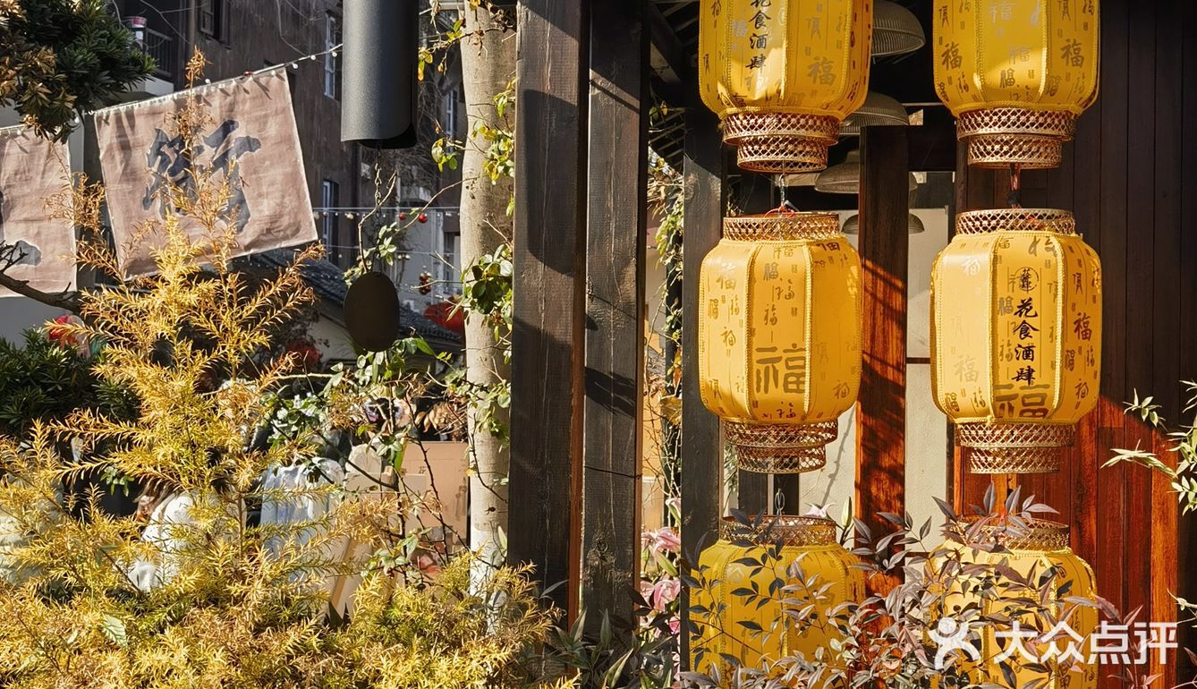 小河直街新中式庭院烤肉💐花食酒肆