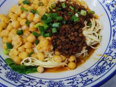 -渝之汇牛肉豌杂面