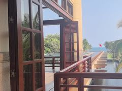 -亚龙湾喜来登·美景台大堂吧