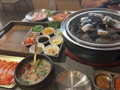 -围炉肉舍•炭烤活鳗•丹东海鲜烤肉(步行街店)