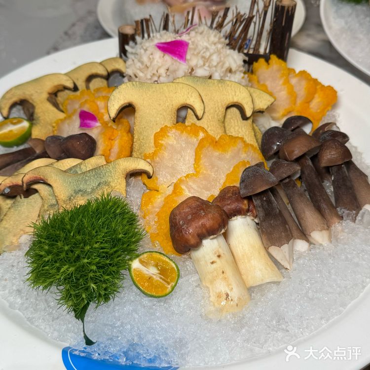 杭州新开的，花了1341r居然够11人吃！