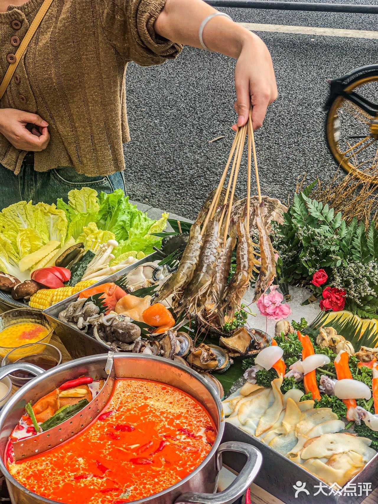 报‼️成都双店联名的冬阴功小龙虾太好吃了