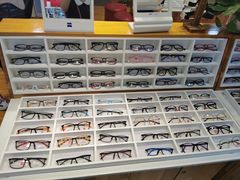 -MiRi眼镜连锁·蔡司·尼康控优点合作店(莘庄店)
