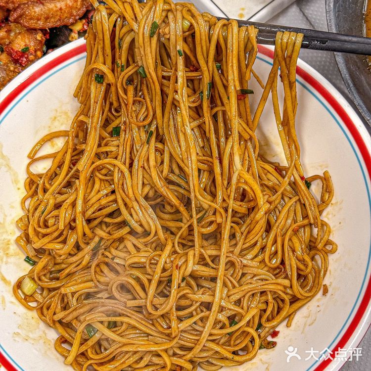 在湘江世纪城！居民楼区隐藏的宝藏烧烤大排档