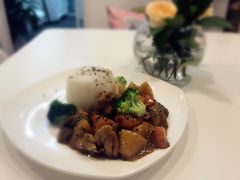 咖喱鸡块配时蔬米饭-威克特披萨汉堡