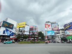 -Bánh Mì Huynh Hoa