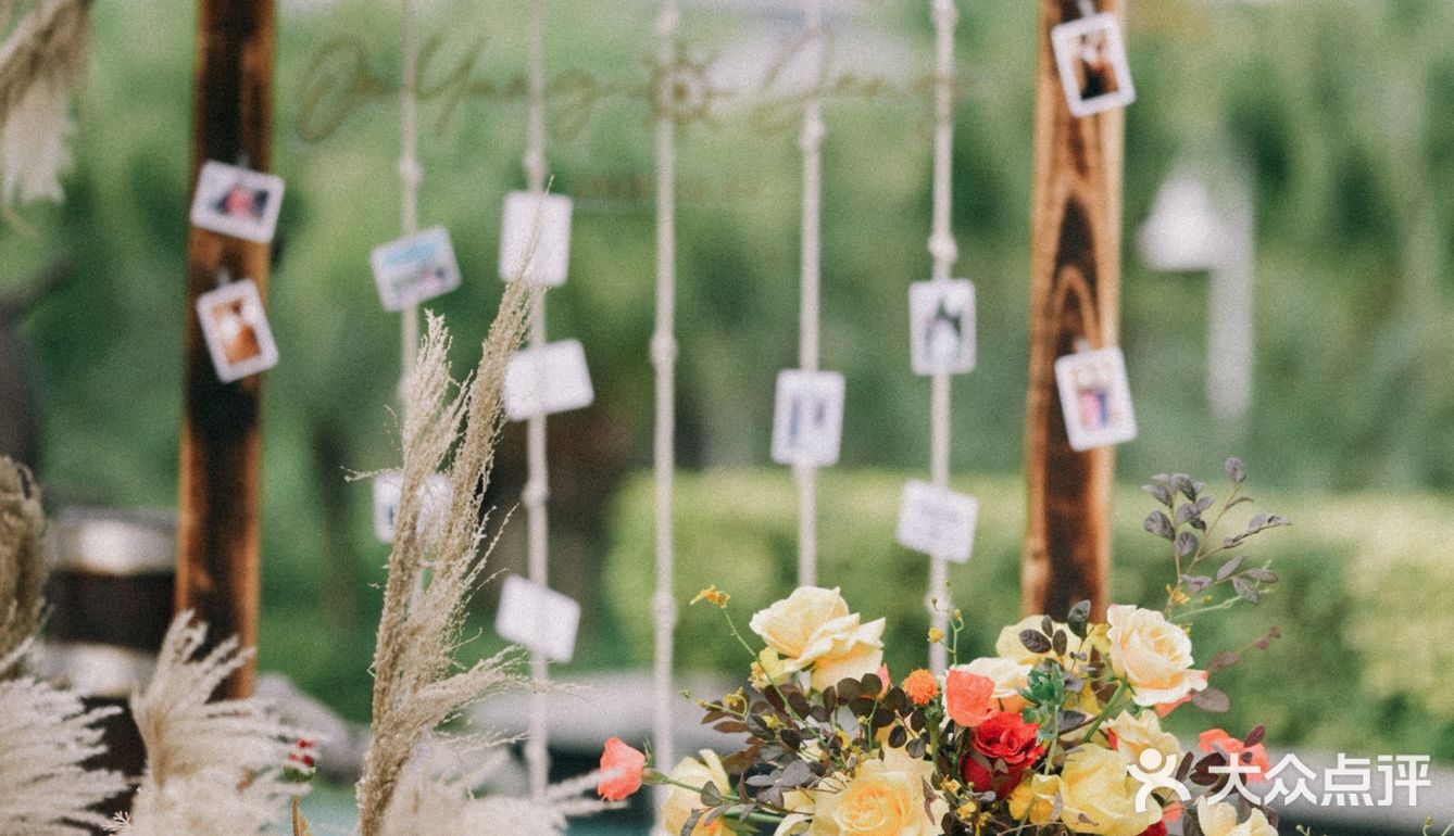 年前参加朋友的婚礼被这种温馨小浪漫的布置吸引住了冬日