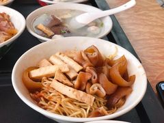 -松树干拌面店