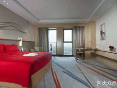 -苏州汇融广场假日酒店