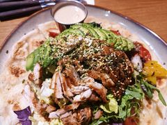 照烧鸡肉配牛油果拉法沙拉-HELLO 27 意面·沙拉·帕尼尼