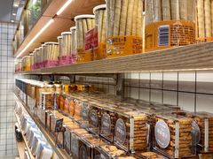 面包甜点陈列柜-面包新语(滨湖万达店)