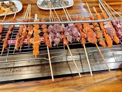 -哈尔滨小酒馆·鲜肉现穿自助烧烤(康新花园店)