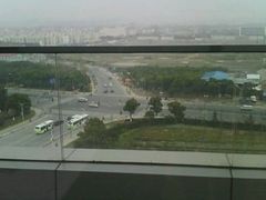 行政酒廊窗外的风景-上海虹桥西郊假日酒店