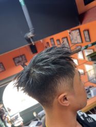 -查尔曼男士理发馆