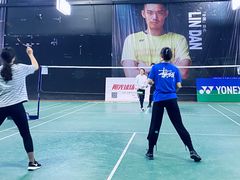 -尤尼克斯羽毛球主题馆