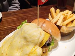 拉丝芝士牛肉堡-Bistro 63 创意融合料理(广粤天地店)