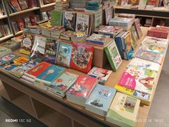 -魔方城市书房(中街益田店)