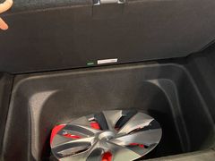 -TESLA 特斯拉(上海太古汇体验店)