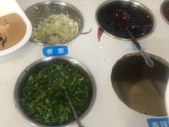 -百品聚旋转火锅(万德庄店)