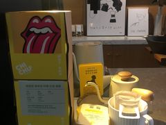 -彳亍咖啡·这里(水湾路店)