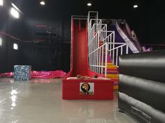 -嘿哟动霸CHUA·新潮玩运动娱乐中心·蹦床滑冰团建乐园