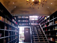 -钟书阁(松江泰晤士小镇店)