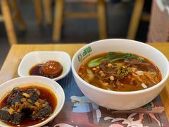 -呷佬·长沙手工米粉(金沙江路店)