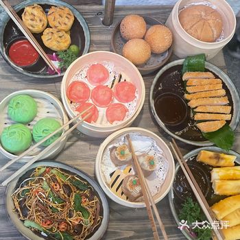 可以去打卡一下，不过真心不建议在里面吃，人太多了