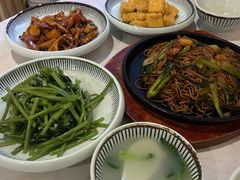 咸蛋黄虾仁海鲜炒面-样样体面(宝安支路店)