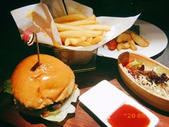 牛肉芝士汉堡-秀·爱尔兰餐吧(上海路店)