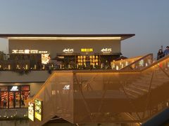 -奥特莱斯停车场